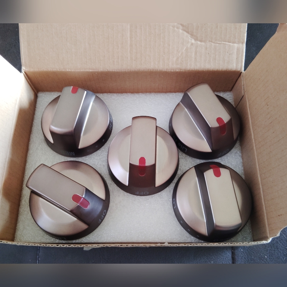 Set of 5 Brown and Red Stove Knobs